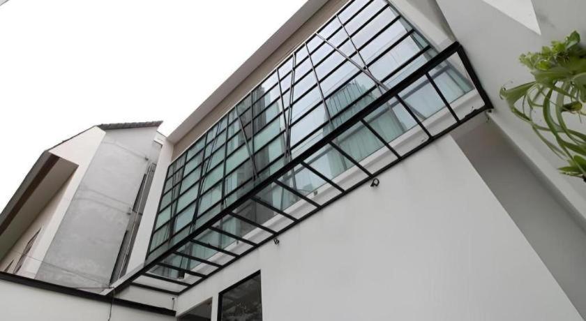 Casa Living Setiabudi Jakarta Exterior photo